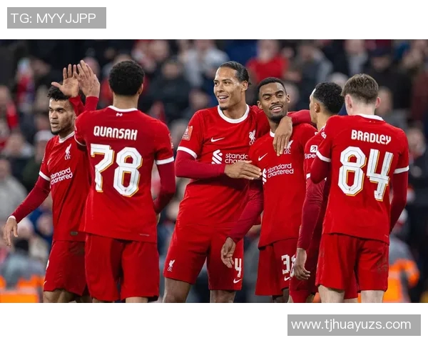 利物浦与诺维奇激情对决海报展现足球魅力与团队精神