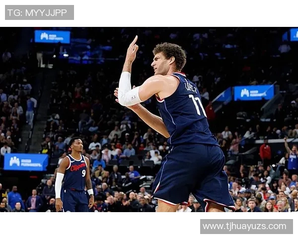布鲁克洛佩斯：从NBA巨星到篮球战术的革新者之路